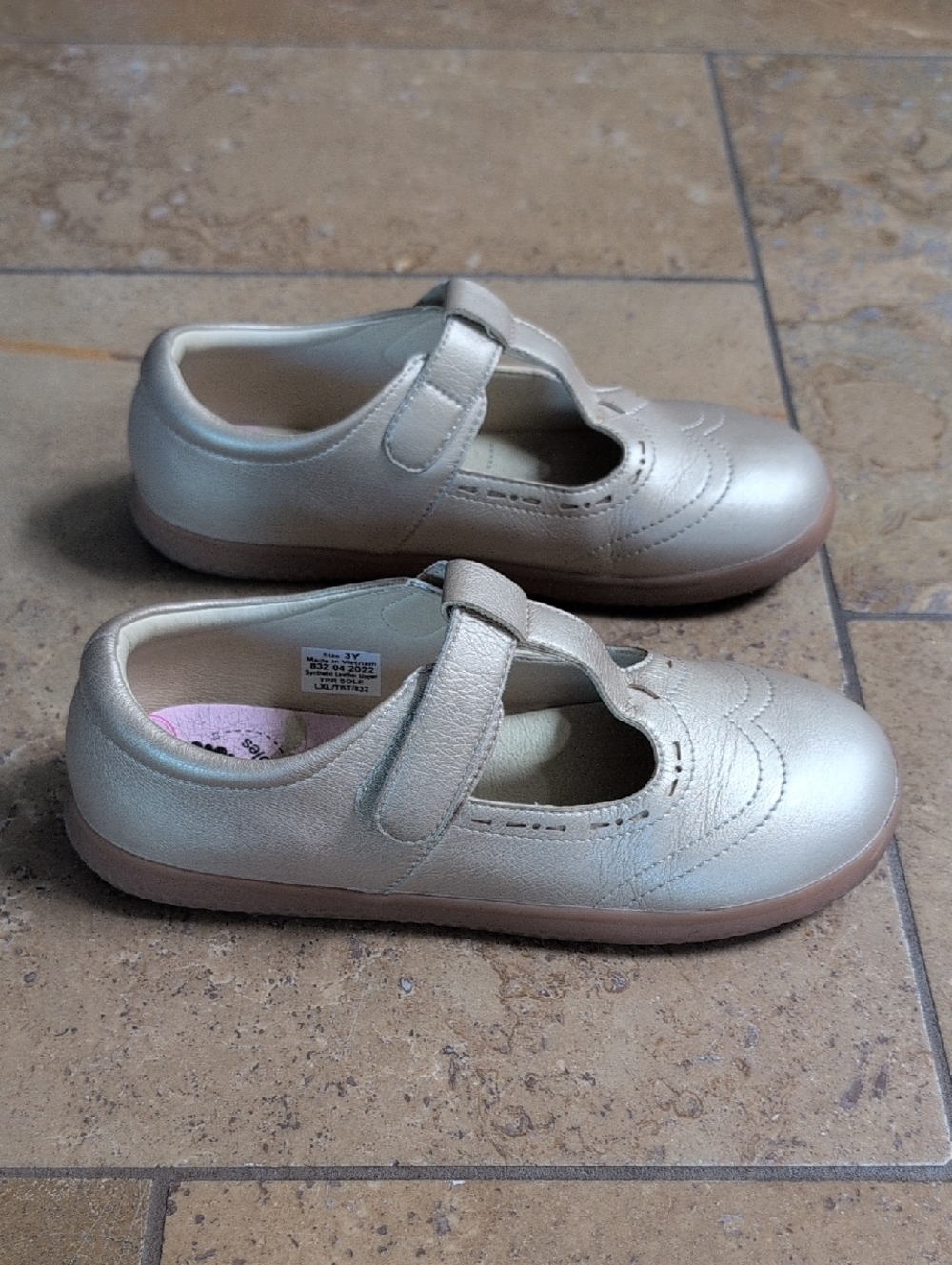 Livie and Luca girl Mary Jane shoes. Gold. Size 3Y. - Picture 4 of 8